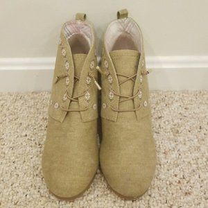 Never Worn! Sugar Light Brown Printed Sz 8.5 Boots